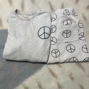 Indy and Pippa Peace Sign Set